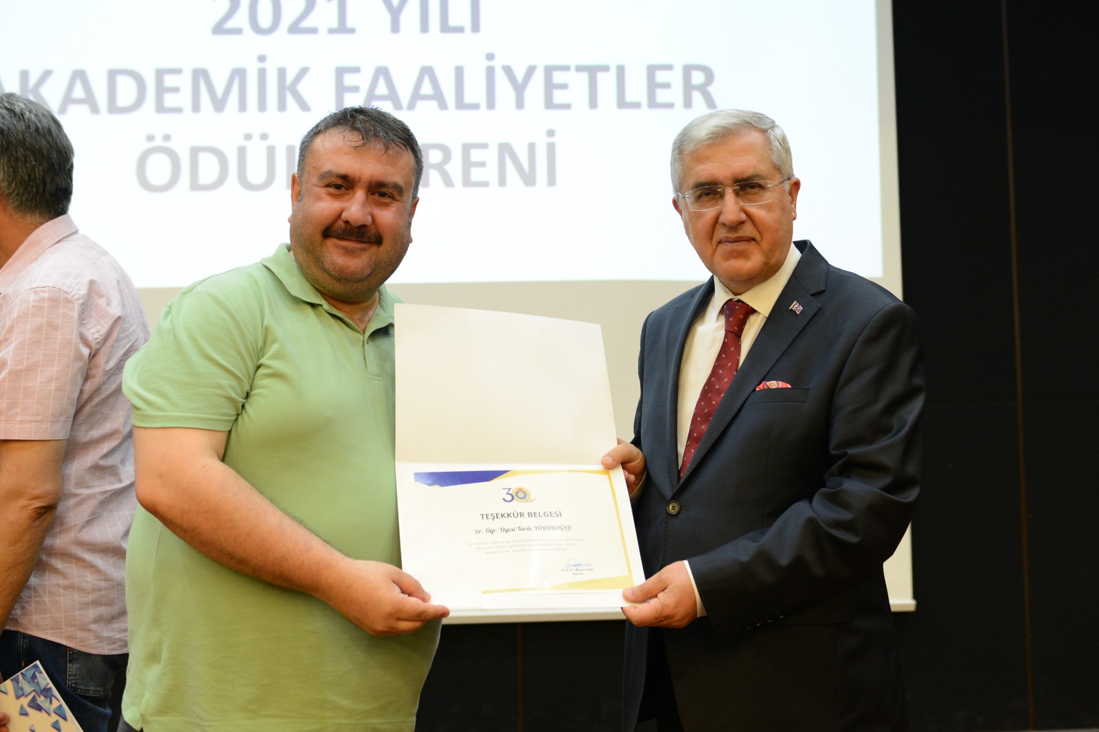 İlk Kez Toplu Ödül Töreni!  Kahramanmaraş Sütçü İmam Üniversitesi 2021 yılı akademik faaliyetler ödül töreninde 400 akademisyen belgelerini aldı